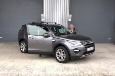 Các chuyên gia thử nghiệm "lấy trộm" xe Land Rover Discovery Sport 2018