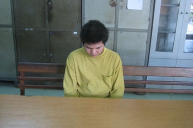 Bắt đối tượng trộm hàng chục nắp cống bán ve chai