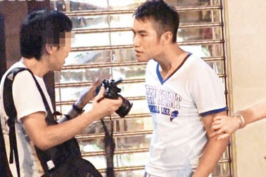 Hoa vương Hồng Kông “gây gổ” với thợ săn ảnh