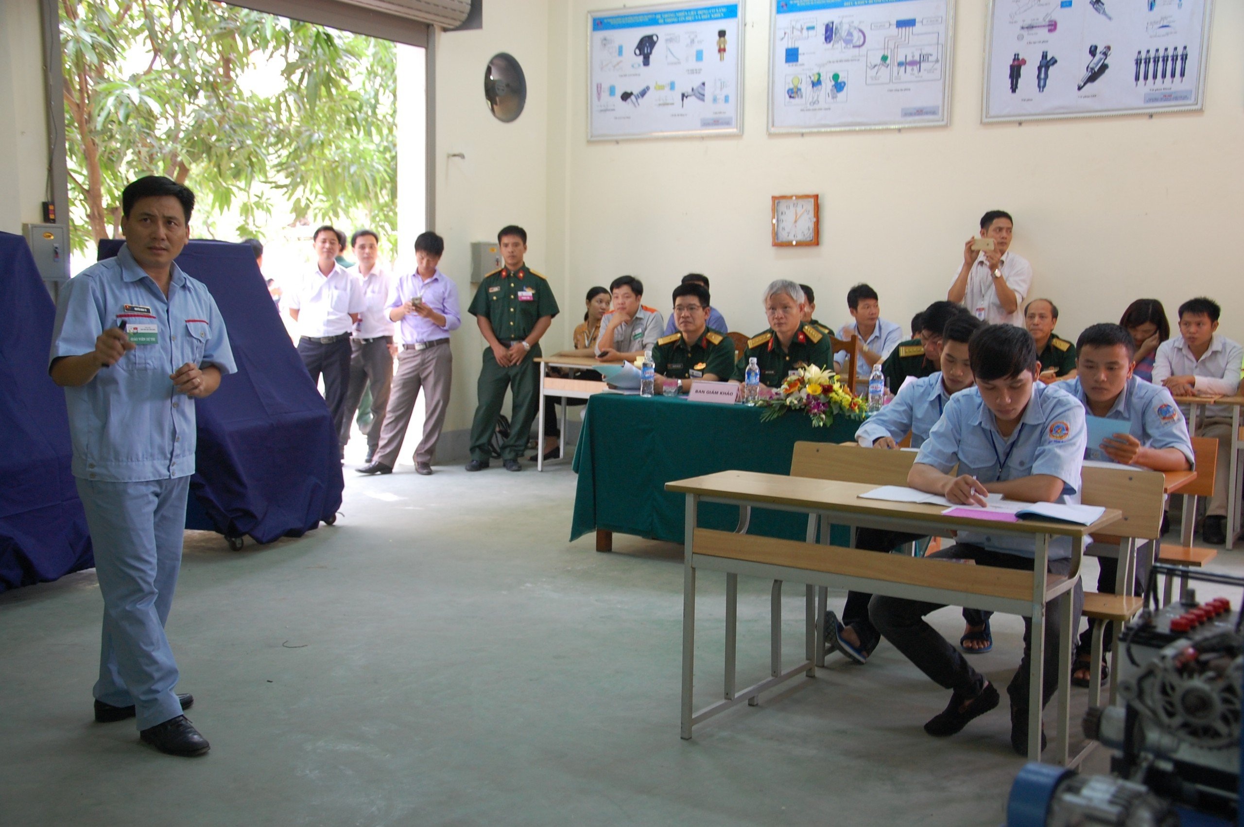Gia tài nghiên cứu khoa học của giảng viên trường nghề mang áo lính - 4