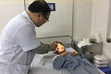 Gần tết, 10 trẻ nhập viện vì chấn thương mắt