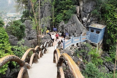 Lập phương án tháo dỡ công trình “khủng” xâm hại di sản thế giới Tràng An