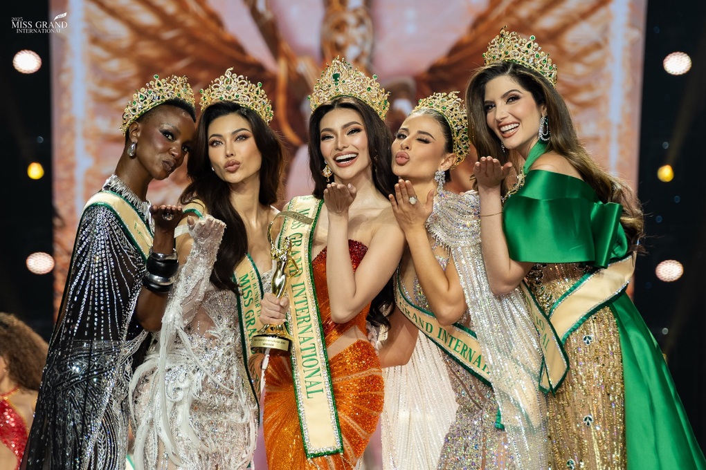 Kosovská kráska naznačuje, že výsledky Miss Grand International byly zmanipulované - 3 Người đẹp Kosovo ám chỉ kết quả Hoa hậu Hòa bình Quốc tế có sự dàn xếp - 3