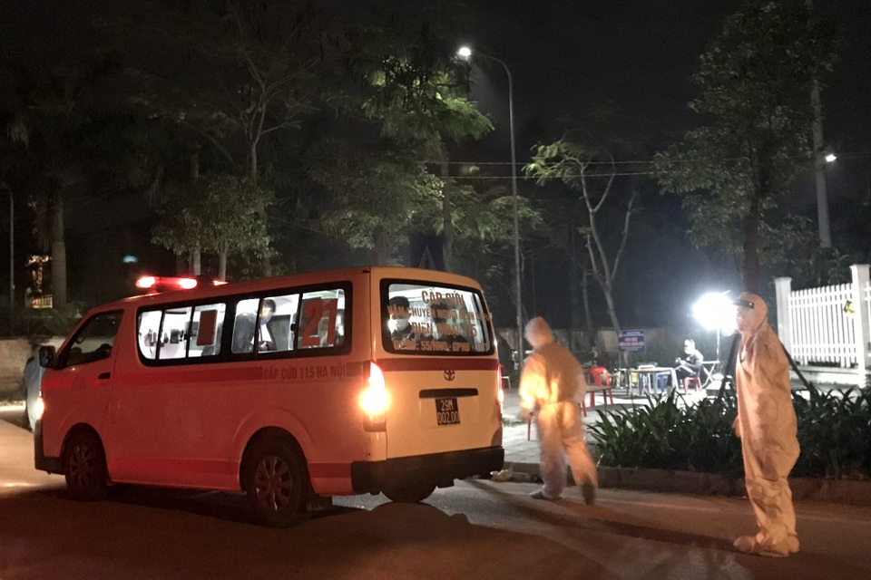 Hà Nội: Đưa các trường hợp F1 ở Đông Anh đi cách ly ngay trong đêm - 6 Hà Nội: Đưa các trường hợp F1 ở Đông Anh đi cách ly ngay trong đêm - 6