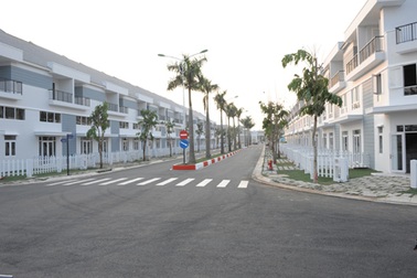 Tp.HCM: Nhà liền kề giá mềm hút khách