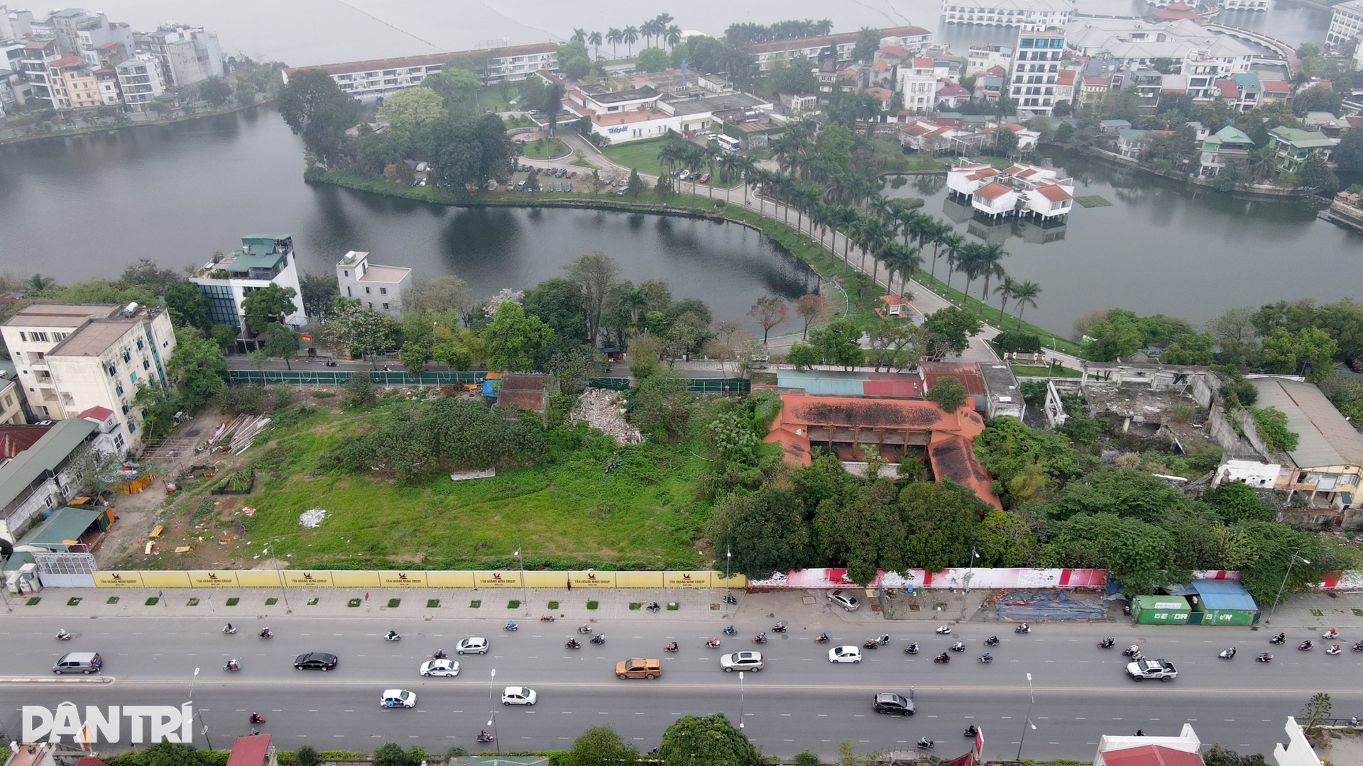 Lô đất vàng còn sót cạnh hồ Tây bất ngờ xuất hiện bảng tên Tân Hoàng Minh - 4 Lô đất vàng còn sót cạnh hồ Tây bất ngờ xuất hiện bảng tên Tân Hoàng Minh - 4