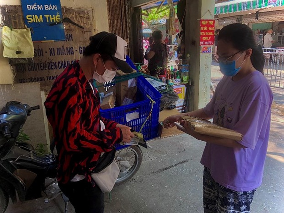 Kiếm bộn tiền, shipper vẫn lo ngay ngáy trước bệnh dịch phức tạp - 2