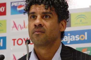Rijkaard được cả Man City và Chelsea săn đón
