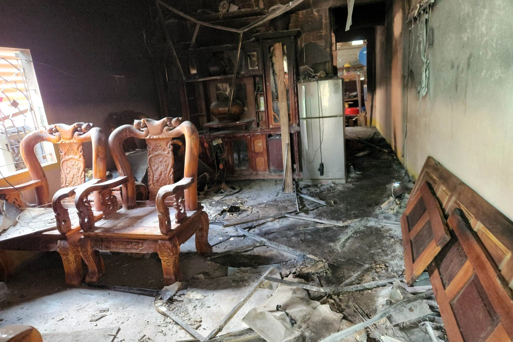 Bé 6 tuổi ở nhà một mình, tử vong khi nhà cháy - 1 Bé 6 tuổi ở nhà một mình, tử vong khi nhà cháy - 1