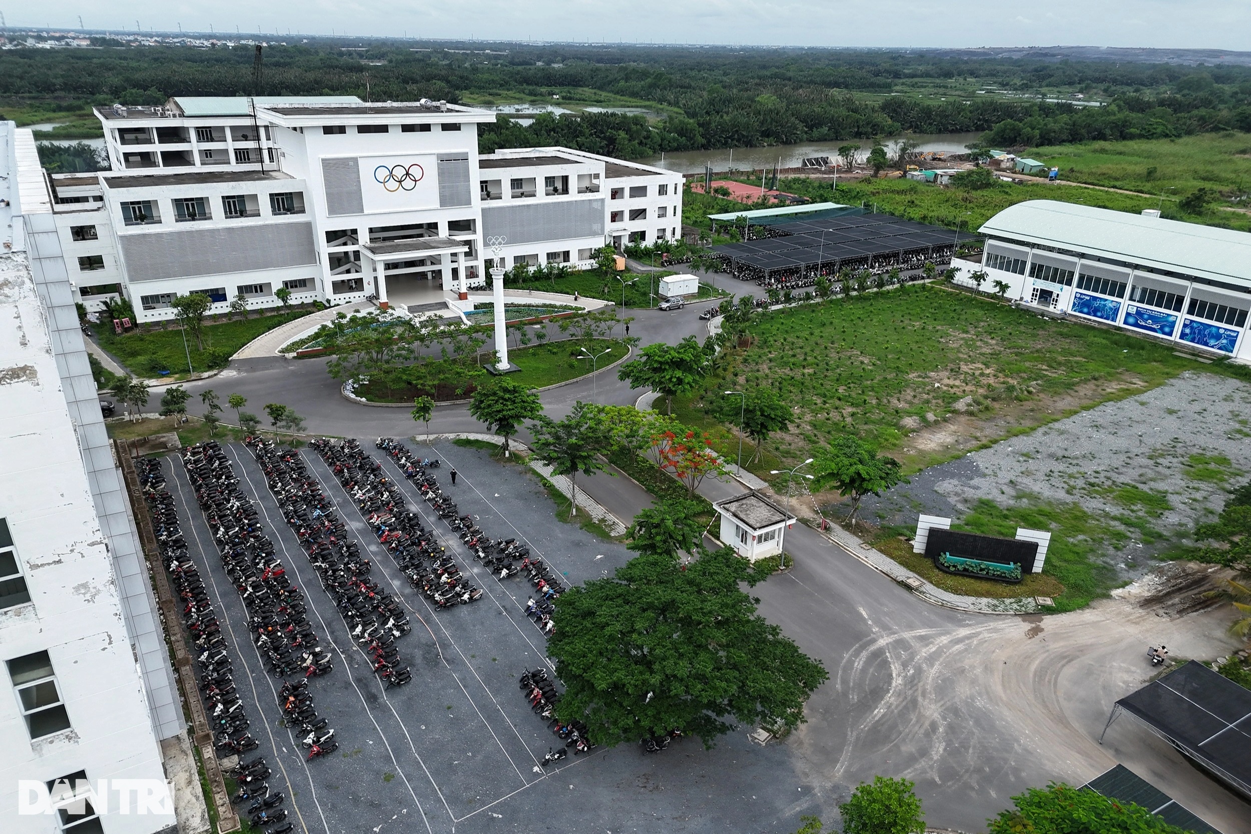 Sinh viên ở TPHCM ngóng tuyến xe buýt đấu thầu gần 2 năm chưa chạy - 1 Sinh viên ở TPHCM ngóng tuyến xe buýt đấu thầu gần 2 năm chưa chạy - 1