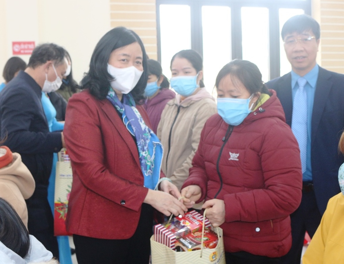 Tặng quà Tết sum vầy tới công nhân lao động  - 2