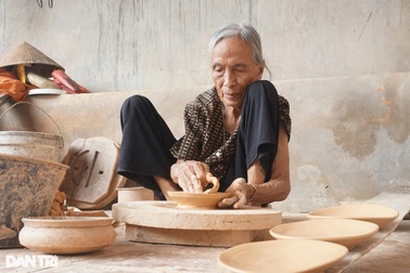 Người mắc "nghiệp" với nghề "ngồi tức ngực, đứng rát da"