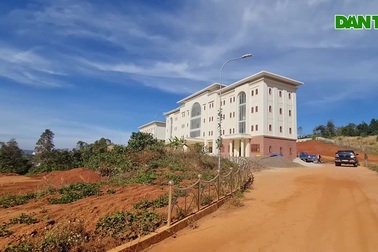 Trung tâm dạy nghề 40 tỷ, chưa bàn giao đã "như bỏ hoang"