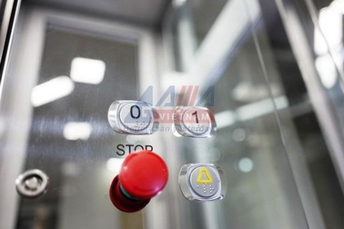 Rủi ro khi một mình sử dụng thang máy