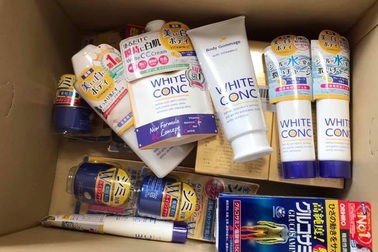 Dân hàng xách tay tung chiêu "treo đầu dê bán thịt chó" ứng phó với luật