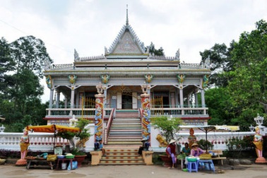 Thăm ngôi chùa được ốp từ hơn... 9.000 chiếc bát, đĩa