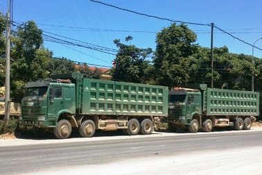 Tài xế tố bị CSGT gỡ biển số xe