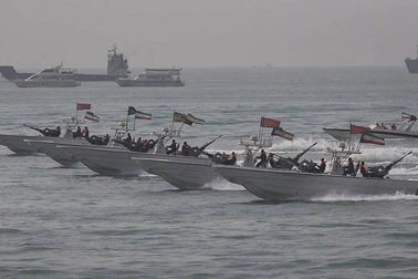 Xung đột Trung Đông: Hải quân Iran dàn trận bất thường ở eo biển Hormuz