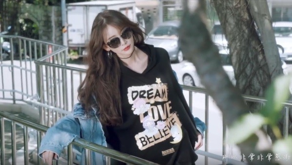 Dáng vóc nóng bỏng và gương mặt thiên thần của siêu mẫu Lâm Chí Linh - 6 Dáng vóc nóng bỏng và gương mặt thiên thần của siêu mẫu Lâm Chí Linh - 6