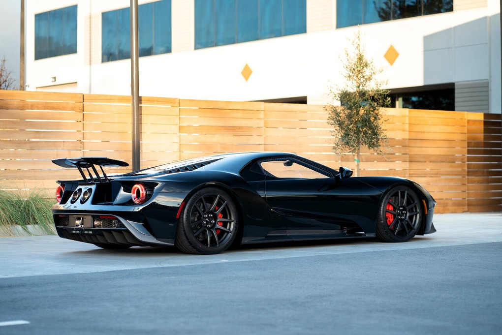 Lộ diện Ford GT thứ 3 về Việt Nam, khác màu xe của ông Đặng Lê Nguyên Vũ - 5 Lộ diện Ford GT thứ 3 về Việt Nam, khác màu xe của ông Đặng Lê Nguyên Vũ - 5