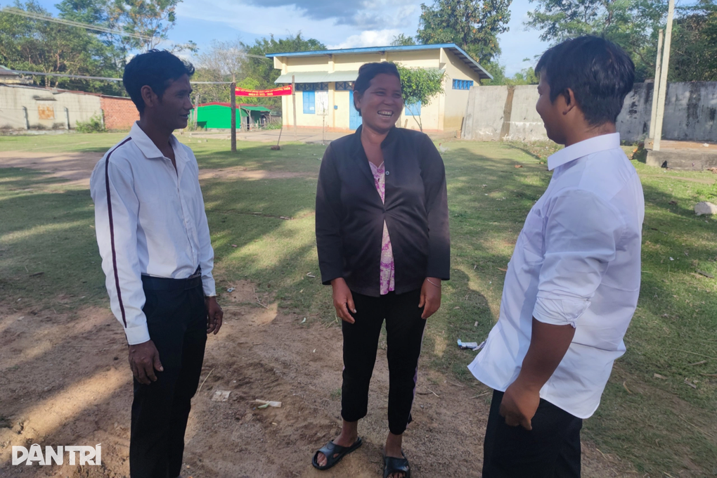 Chánh án làng xử lý người đàn ông say lên nhầm giường... cô hàng xóm - 5 Chánh án làng xử lý người đàn ông say lên nhầm giường... cô hàng xóm - 5