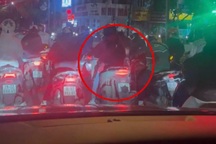 Dùng khẩu trang che biển số, nam thanh niên bị Cục trưởng CSGT phát hiện