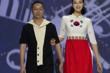 NTK Đỗ Trịnh Hoài Nam mở màn "Giấc mơ hoa" tại Asean Week 2019