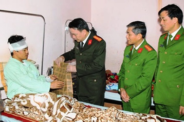 Truy bắt trộm, Trưởng đồn Công an bị chém