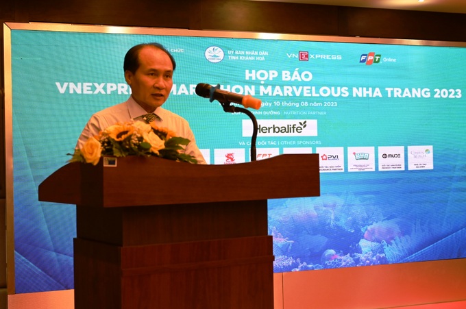 Ông Nguyễn Tuấn Thanh-Phó Giám đốc Sở Văn hóa và Thể thao Khánh Hòa phát biểu tại buổi họp báo