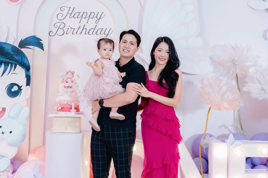 Karen Nguyễn lần đầu khoe mặt con đầu lòng, sắc vóc mẹ bỉm sữa gây chú ý - 1 Karen Nguyễn lần đầu khoe mặt con đầu lòng, sắc vóc mẹ bỉm sữa gây chú ý - 1