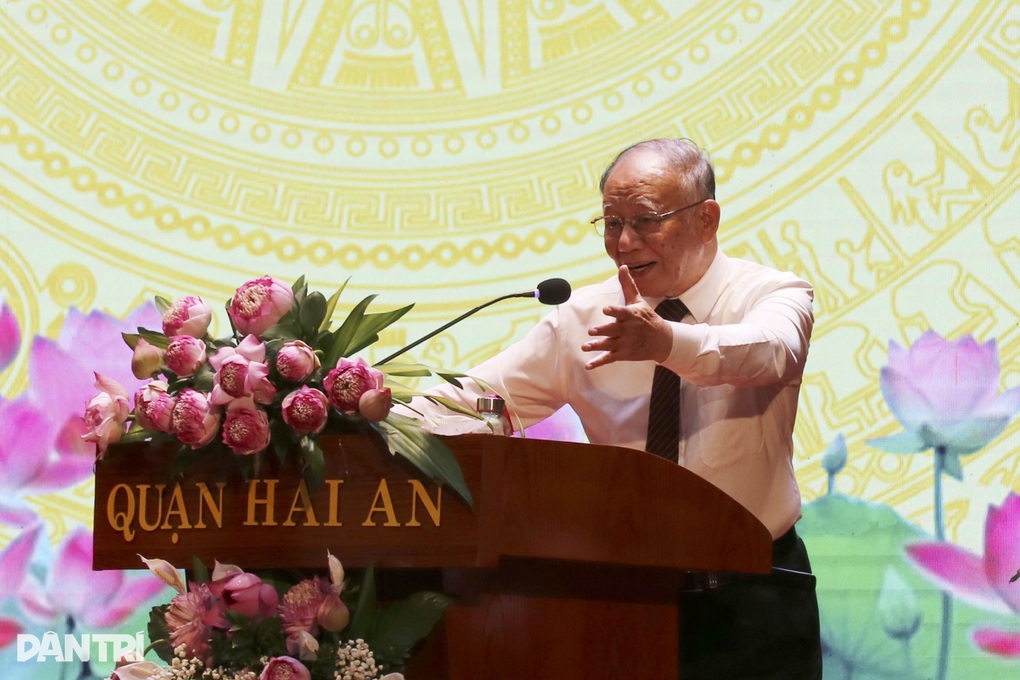 GS.TS Hoàng Chí Bảo: Bác Hồ rất quan tâm đến giai cấp công nhân - 1 GS.TS Hoàng Chí Bảo: Bác Hồ rất quan tâm đến giai cấp công nhân - 1