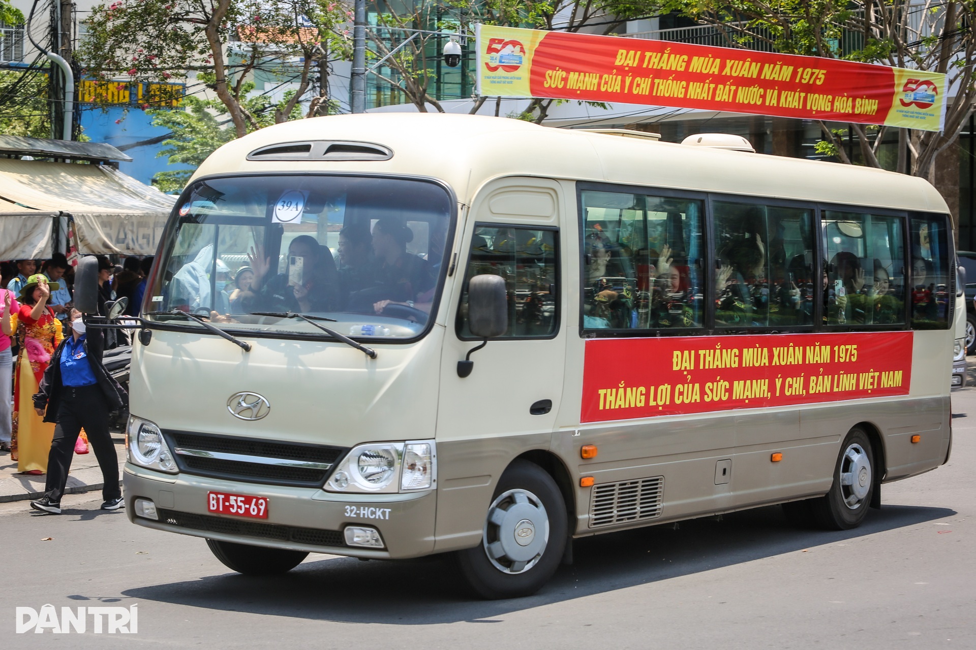 Các khối diễu binh đầu tiên trên chuyến tàu Thống nhất đã đến miền Nam - 13 Các khối diễu binh đầu tiên trên chuyến tàu Thống nhất đã đến miền Nam - 13