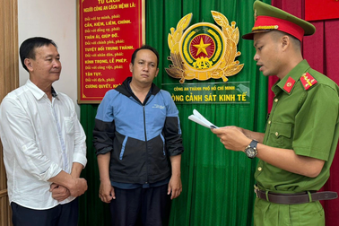 Công an TPHCM bắt tạm giam 2 cán bộ hải quan Cửa khẩu Cảng Phú Mỹ