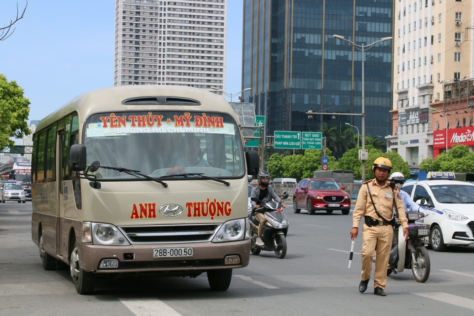 Hà Nội: Thiết bị đặc biệt hỗ trợ cảnh sát xử lý xe khách chạy rùa bò - 1 Hà Nội: Thiết bị đặc biệt hỗ trợ cảnh sát xử lý xe khách chạy rùa bò - 1