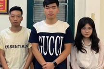 Bắt nhóm lừa đảo qua chương trình "Hồ sơ vàng"