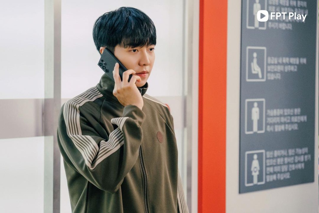 Lee Seung Gi quen mà lạ trong Quán Cà Phê Luật trên FPT Play sau 10 năm - 4 Lee Seung Gi quen mà lạ trong Quán Cà Phê Luật trên FPT Play sau 10 năm - 4