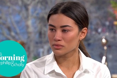 Montana Brown rơi lệ trên truyền hình