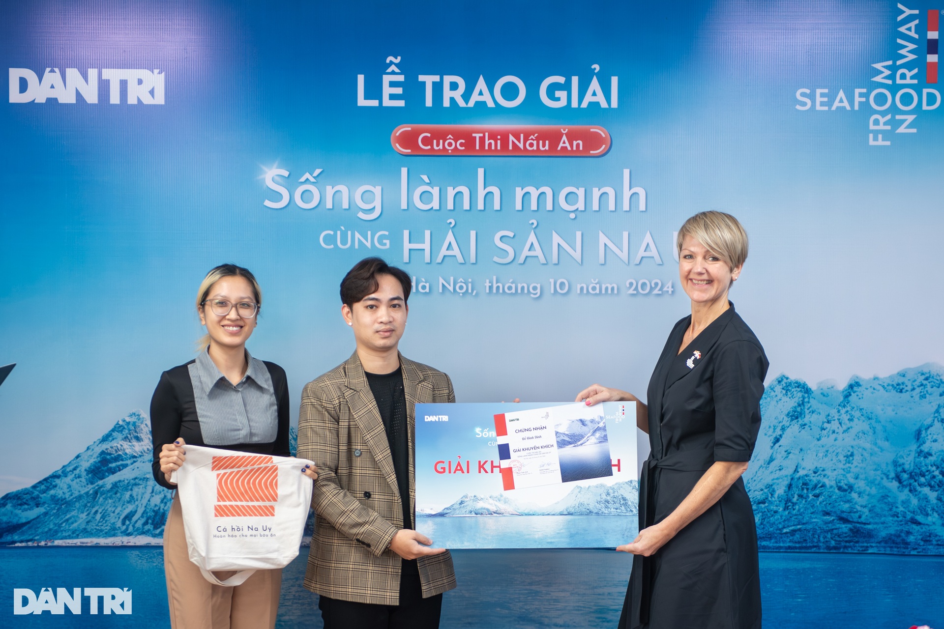 Trao áo đấu có chữ ký Erling Haaland tới độc giả Dân trí thắng cuộc thi Sống lành mạnh cùng hải sản Na Uy - 18 Trao áo đấu có chữ ký Erling Haaland tới độc giả Dân trí thắng cuộc thi Sống lành mạnh cùng hải sản Na Uy - 18