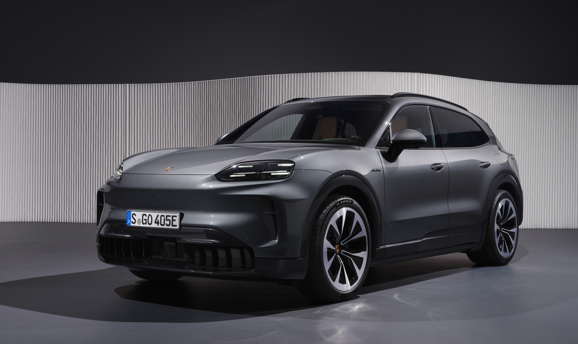 Cayenne Electric ra mắt: 1.139 mã lực, xe đường phố mạnh nhất của Porsche - 4