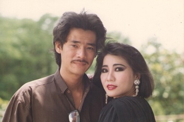 Chùm ảnh "độc" thời trẻ của vợ chồng ca sĩ Cẩm Vân - Khắc Triệu