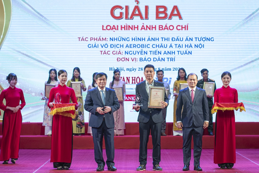 Báo Dân trí đoạt 2 giải báo chí viết về ngành Văn hóa, Thể thao - 2 Báo Dân trí đoạt 2 giải báo chí viết về ngành Văn hóa, Thể thao - 2