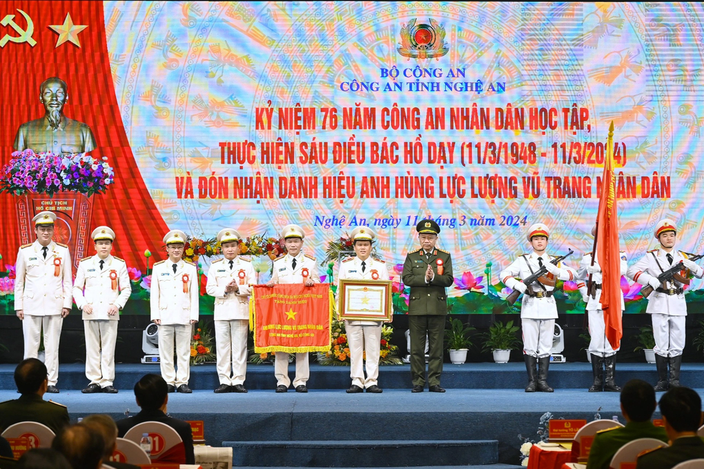 Công an Nghệ An đón nhận danh hiệu Anh hùng lực lượng vũ trang nhân dân - 2 Công an Nghệ An đón nhận danh hiệu Anh hùng lực lượng vũ trang nhân dân - 2