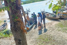 Tìm thấy thi thể người đàn ông rơi xuống sông khi thả cá phóng sinh