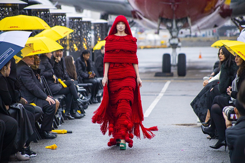 Jessca Minh Anh làm vedette show diễn ở sân bay New York - 5