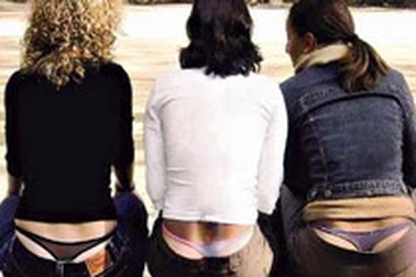 Nữ sinh khoe “nội y”