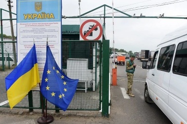 Gần 99.000 thanh niên Ukraine rời đất nước sau 2 tháng nới lỏng xuất cảnh