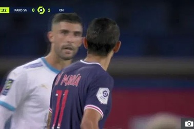 Di Maria nhận án phạt cực nặng vì hành vi "phun mưa" vào đối thủ