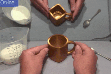 Chiếc cốc này hình vuông hay... hình tròn?