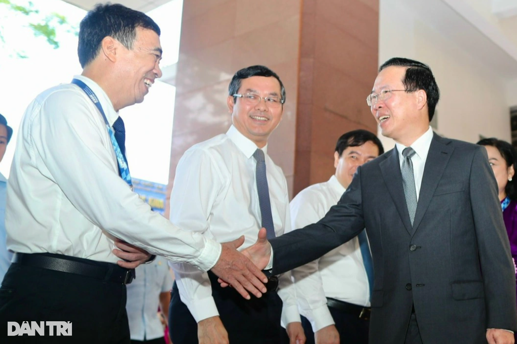 Thăm trường cũ, Chủ tịch nước kể chuyện xưa khoa triết chỉ có 6 sinh viên - 1 Thăm trường cũ, Chủ tịch nước kể chuyện xưa khoa triết chỉ có 6 sinh viên - 1