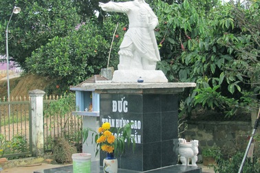 "Rối" vụ dân đặt tượng Trần Hưng Đạo trong vườn nhà